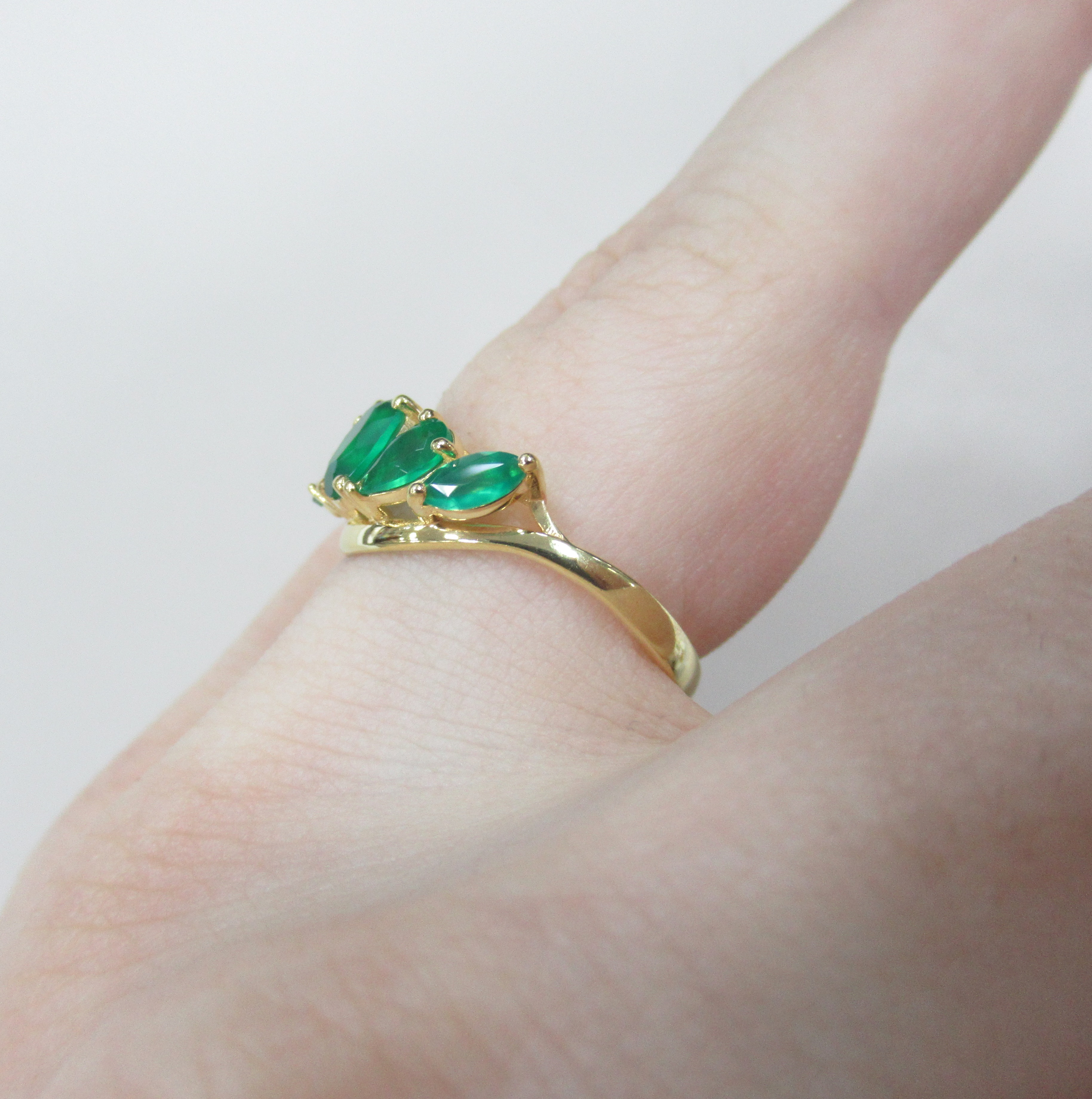 Серебряное кольцо с агатами